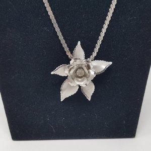Vintage Silver Metal Flower Necklace 11.5” Drop Statement Necklace / Brooch